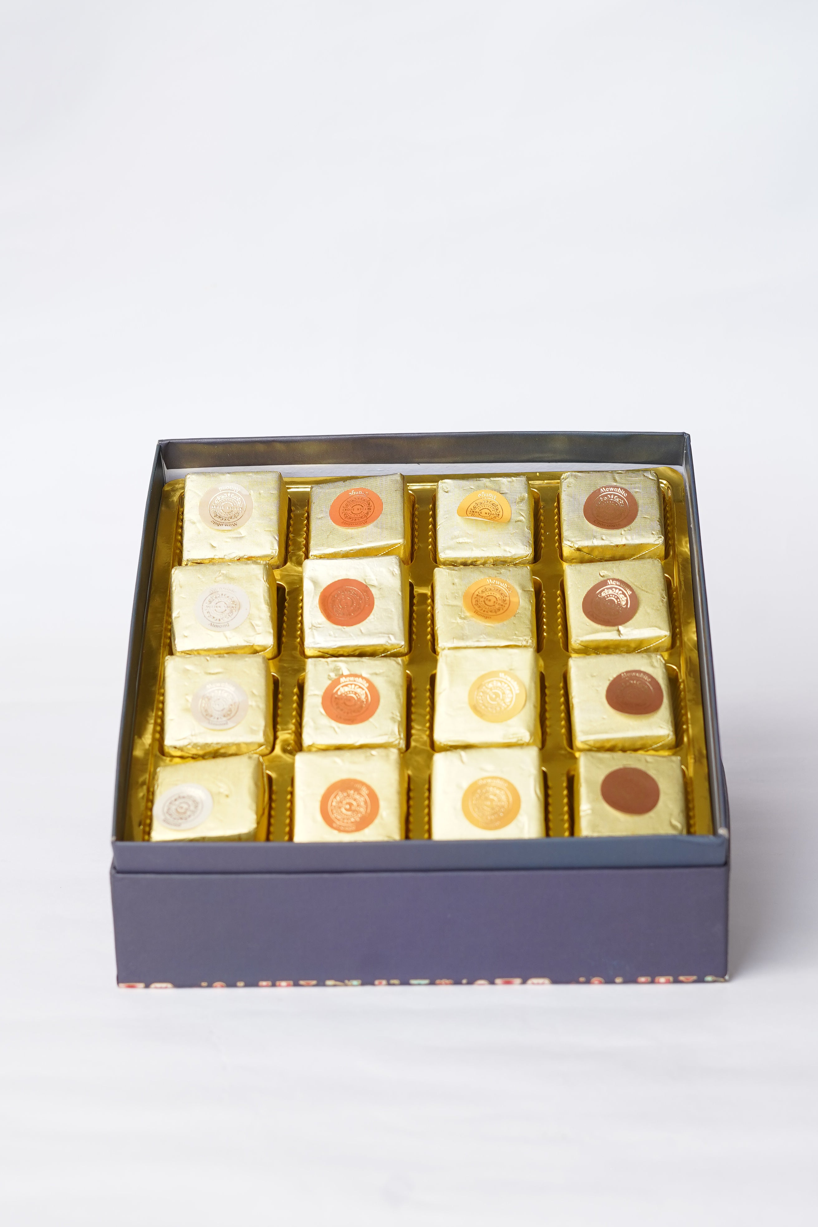 Assorted Mewabite Box 16 pcs