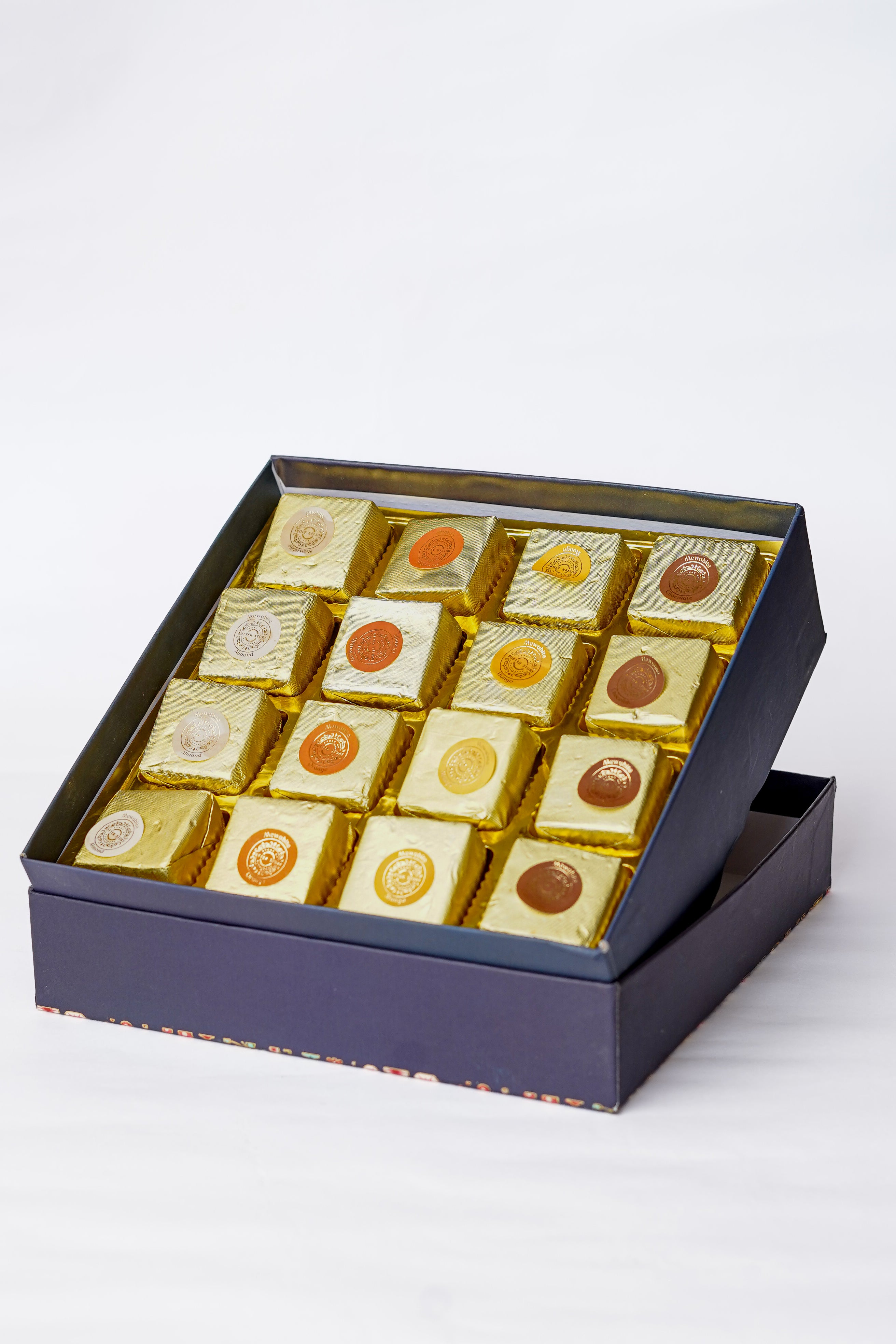 Assorted Mewabite Box 16 pcs