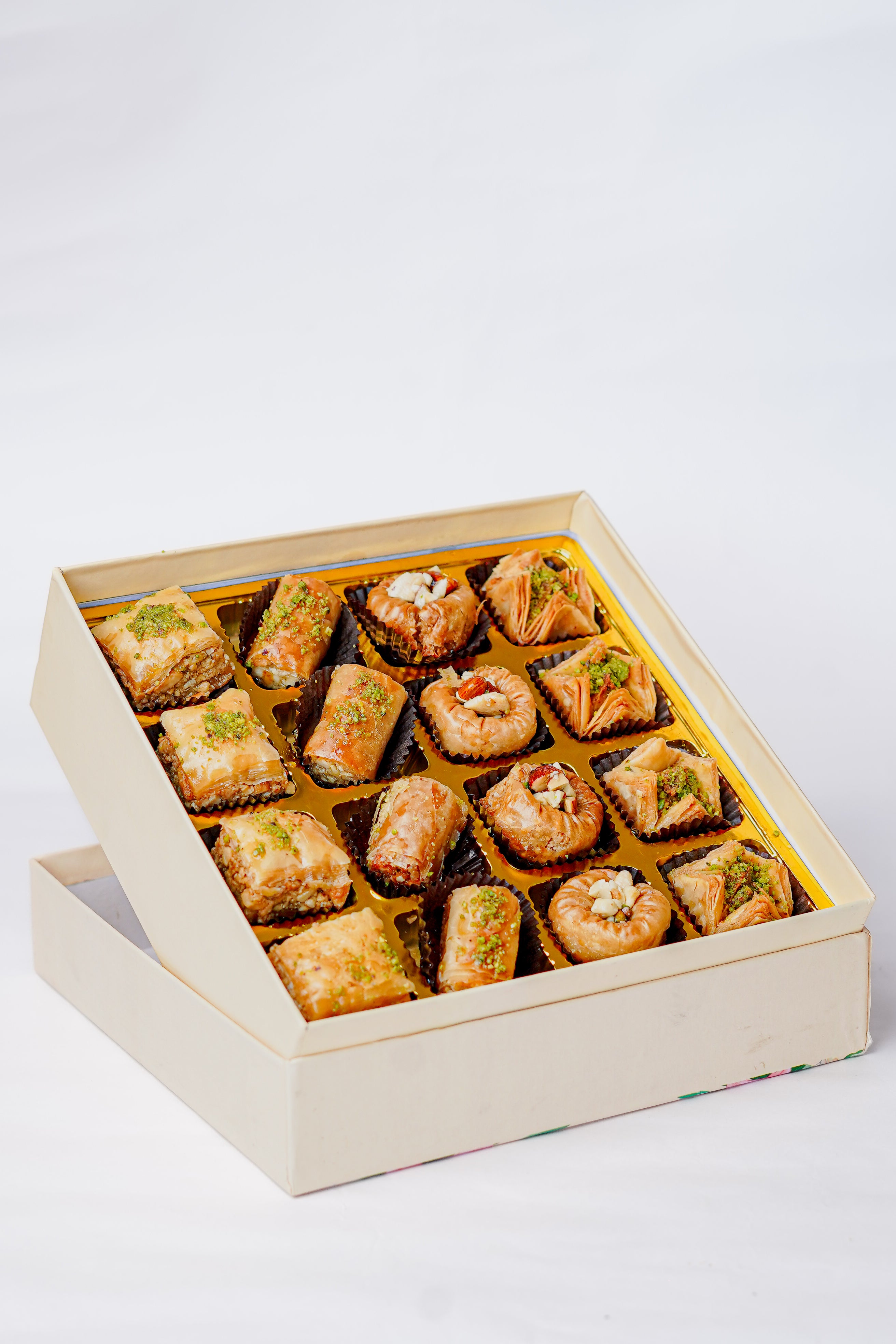 Assorted Baklava Box 16 pcs