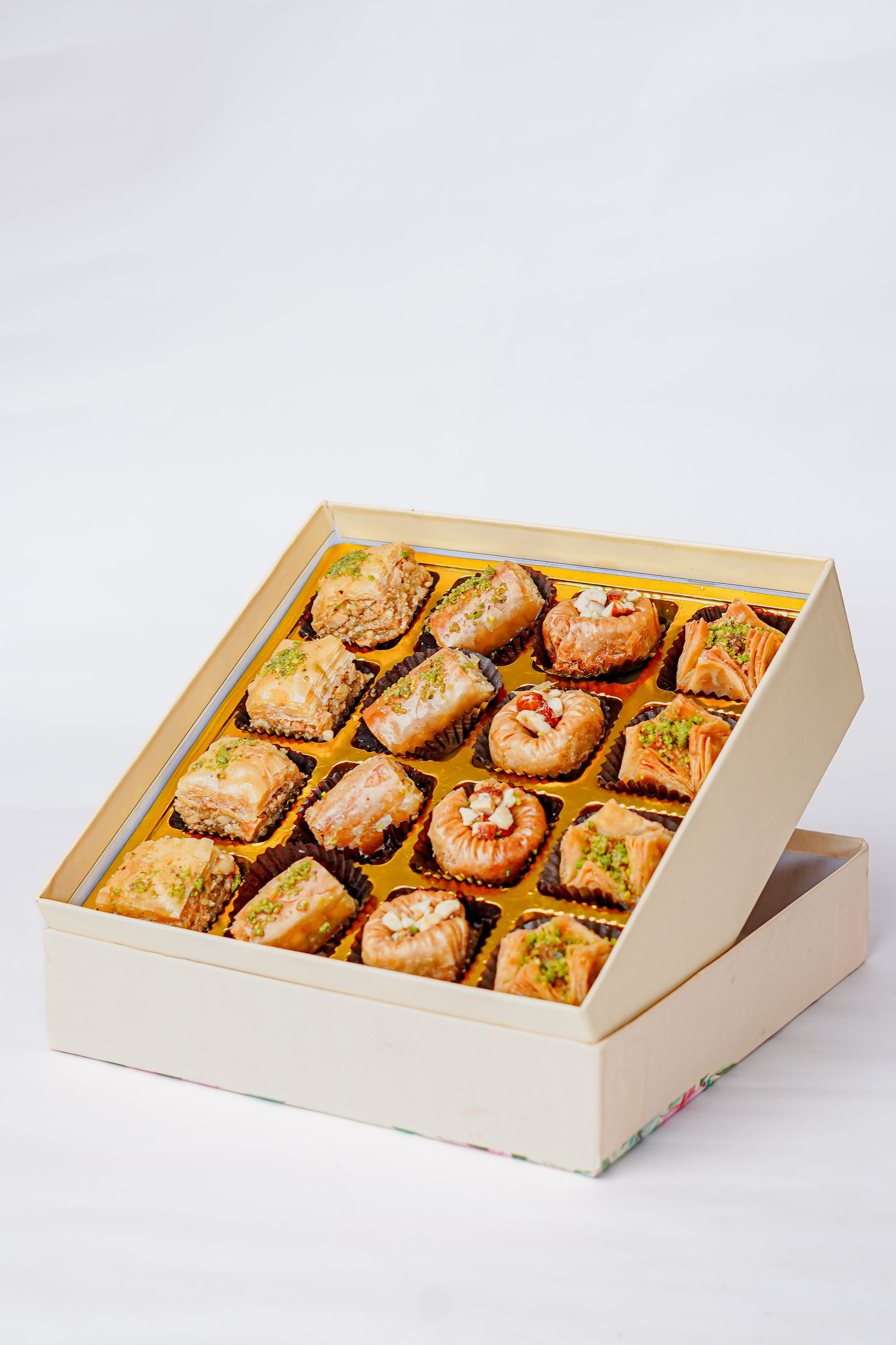 Assorted Baklava Box 16 pcs